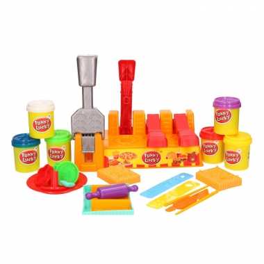 Klei speelset hamburgers maken met 6 kleuren klei en accessoires spee